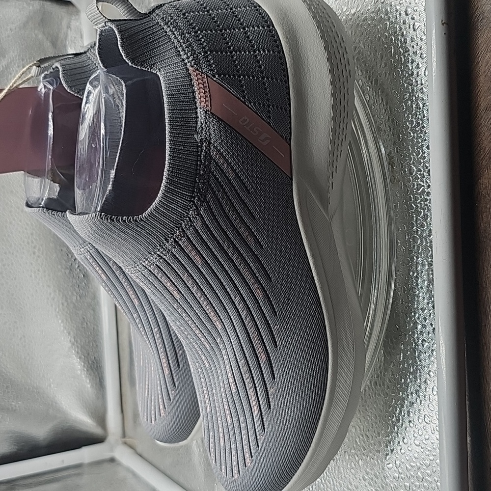A Gray Slip- On Shoes Sz 8 - Picture 4 of 9